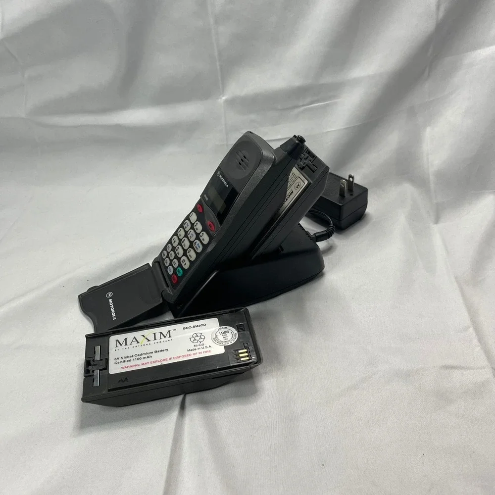 Vintage Motorola DPC650 Flip Cell Phone Bundle Retro TESTED Working